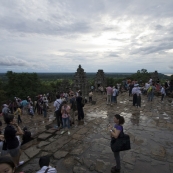 The throngs of people set to watch the sunset at Phnom Bakheng