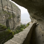 The pathway up to Monio Agios Triados and the view of Kalambaka