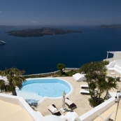 Pool on the edge of the caldera in Firostefani