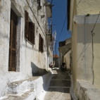 Cobblestoned alleyway in Pelekas
