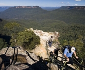 Walking to Echo Point from Scenic World