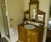 Branell Homestead: our bathroom