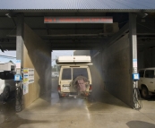 Peter, The Tank and Bessie getting an underbody wash in Rainbow Beach