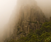 Sheer peaks alongside the road to Ben Lomond National Park