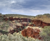 The barren landscape around the rim of Knox Gorge