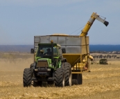 Finishing up the oats on the Brown\'s farm on Yorke Peninsula