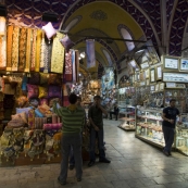 Fabric and shawls in the Grand Bazaar