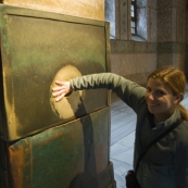 Lisa harnessing the healing power of the Weeping Column inside Aya Sofya