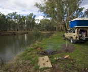 Camping on the banks of the Murray River in Rutherglen