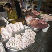 A meat stall specializing in intestines, ears, stomachs, livers, pancreas...
