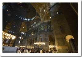 The main hall and dome inside Aya Sofya