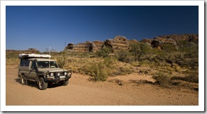 Driving  into Cathedral Gorge and Piccaninny Creek