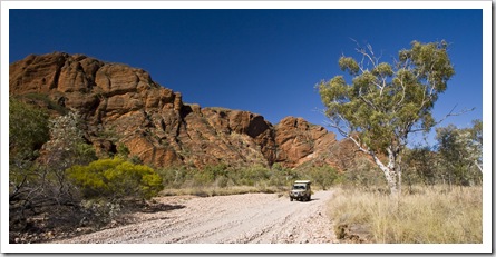 Driving between Mini Palms Gorge and Echidna Chasm