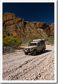 Driving between Mini Palms Gorge and Echidna Chasm