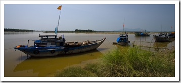 Fishing boats in the river at Tanh Ha