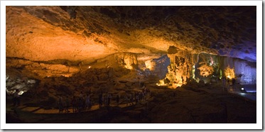 Hang Thien Cung cave in one of the islands of Halong Bay