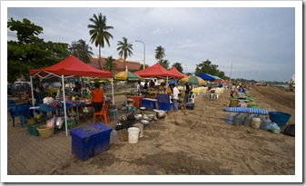 The evening food stalls along the Mekong River