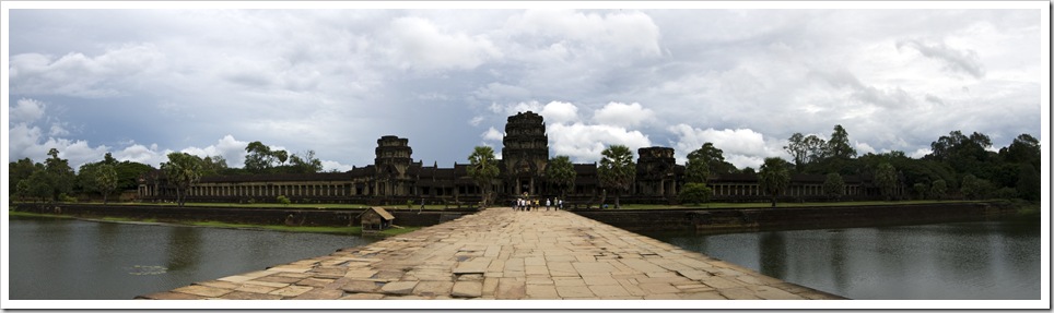 A panoramic of the entrance to Angkor Wat
