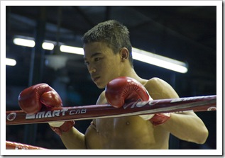 Muay Thai fighting at Lumphini Stadium