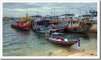 Boats in the harbor at Mae Haad Village