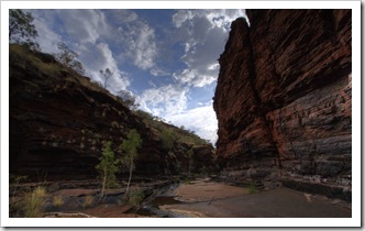 A morning walk along Kalamina Gorge