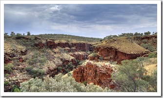 The barren landscape around the rim of Knox Gorge