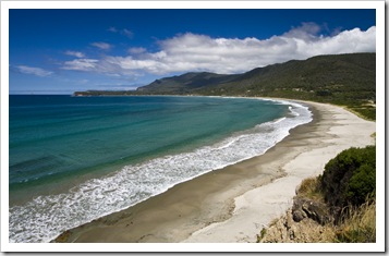 Pirates Bay between the Forestier and Tasman Peninsulas