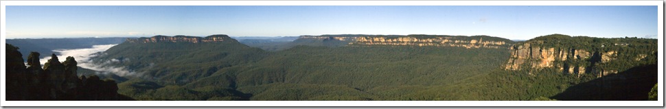 Panoramic of Blue Mountains National Park with the Three Sisters on the left taken from Echo Point 