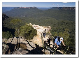 Walking to Echo Point from Scenic World