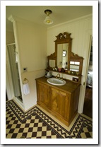 Branell Homestead: our bathroom