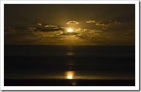 Stunning moonrise over the ocean from Guruman