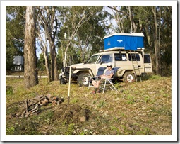 Setting up camp on the banks of the Dawson River near Moura