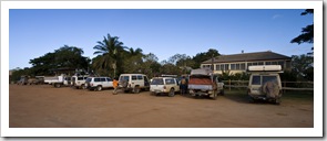 4WD vehicles lined up at Musgrave Roadhouse